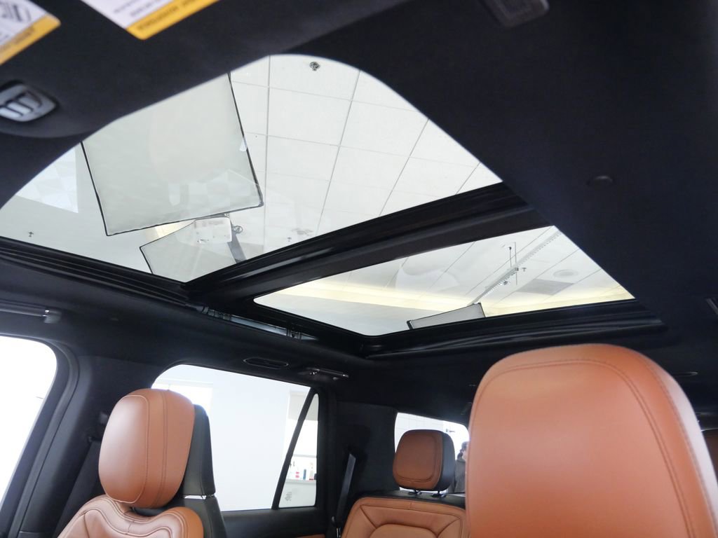 Used 2020 Lincoln Navigator Reserve w/ Luxury Package image 25