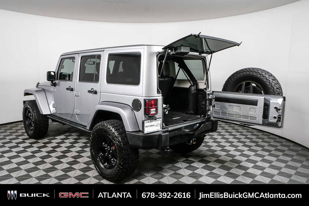 Used 2015 Jeep Wrangler Unlimited Sahara AWD/4WD image 30