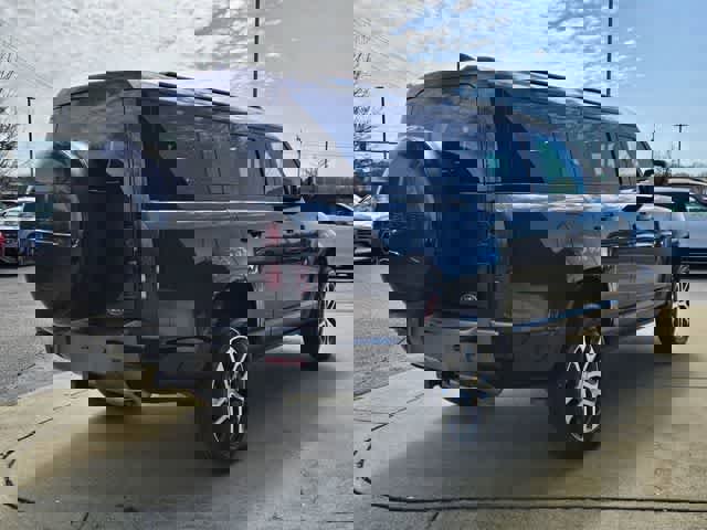 Used 2023 Land Rover Defender 130 X-Dynamic SE image 9