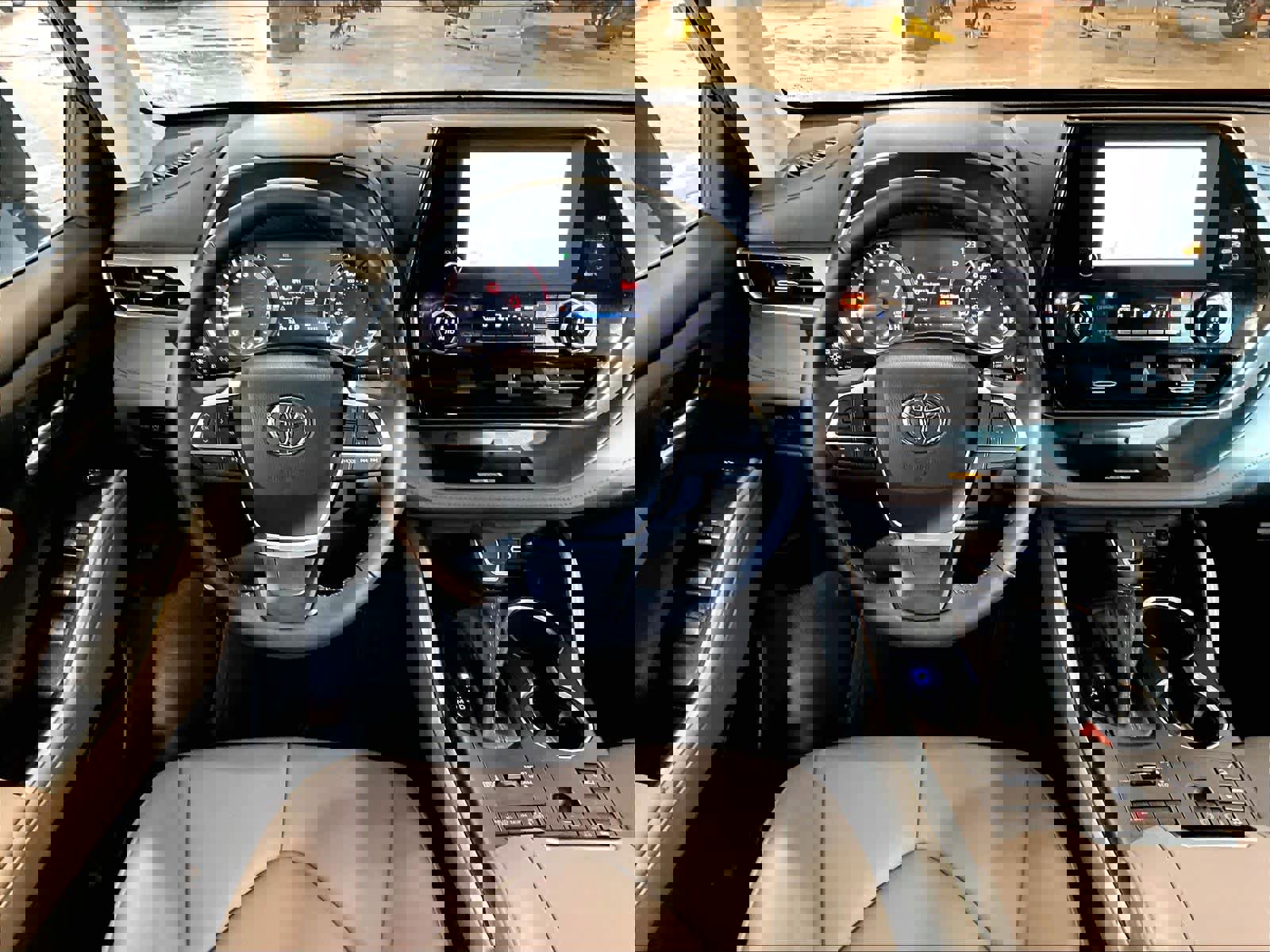 Used 2023 Toyota Highlander XLE image 18