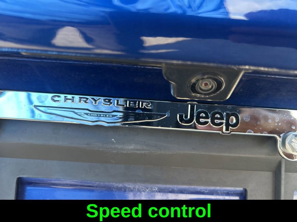 Used 2024 Volkswagen Taos SE image 21