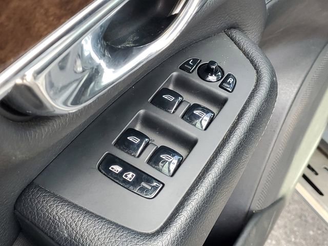 Used 2016 Volvo XC90 T6 Momentum w/ Momentum Plus Package image 11