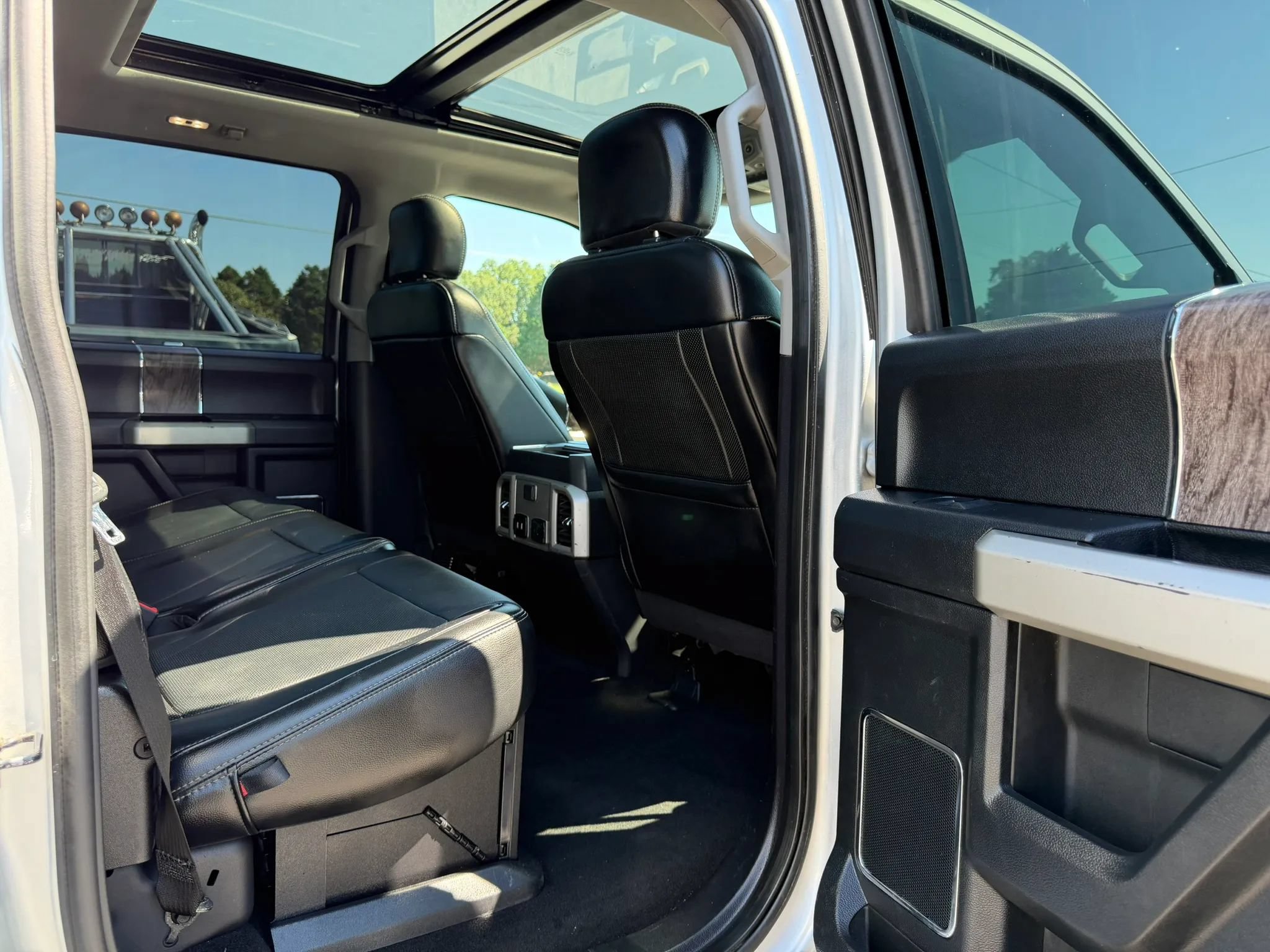 Used 2019 Ford F250 Lariat w/ Lariat Ultimate Package AWD/4WD image 30