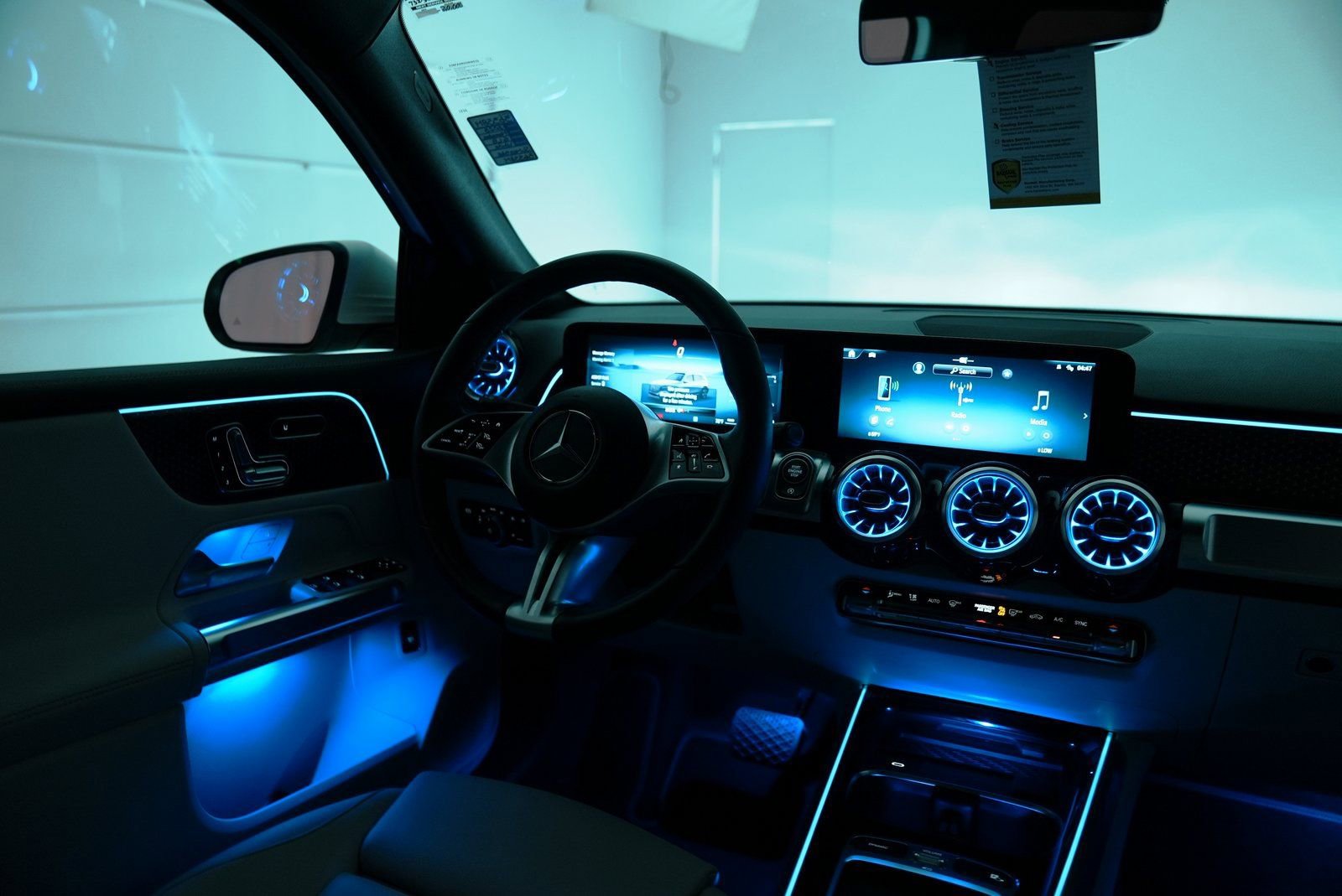 Used 2025 Mercedes-Benz GLB 250 4MATIC image 41