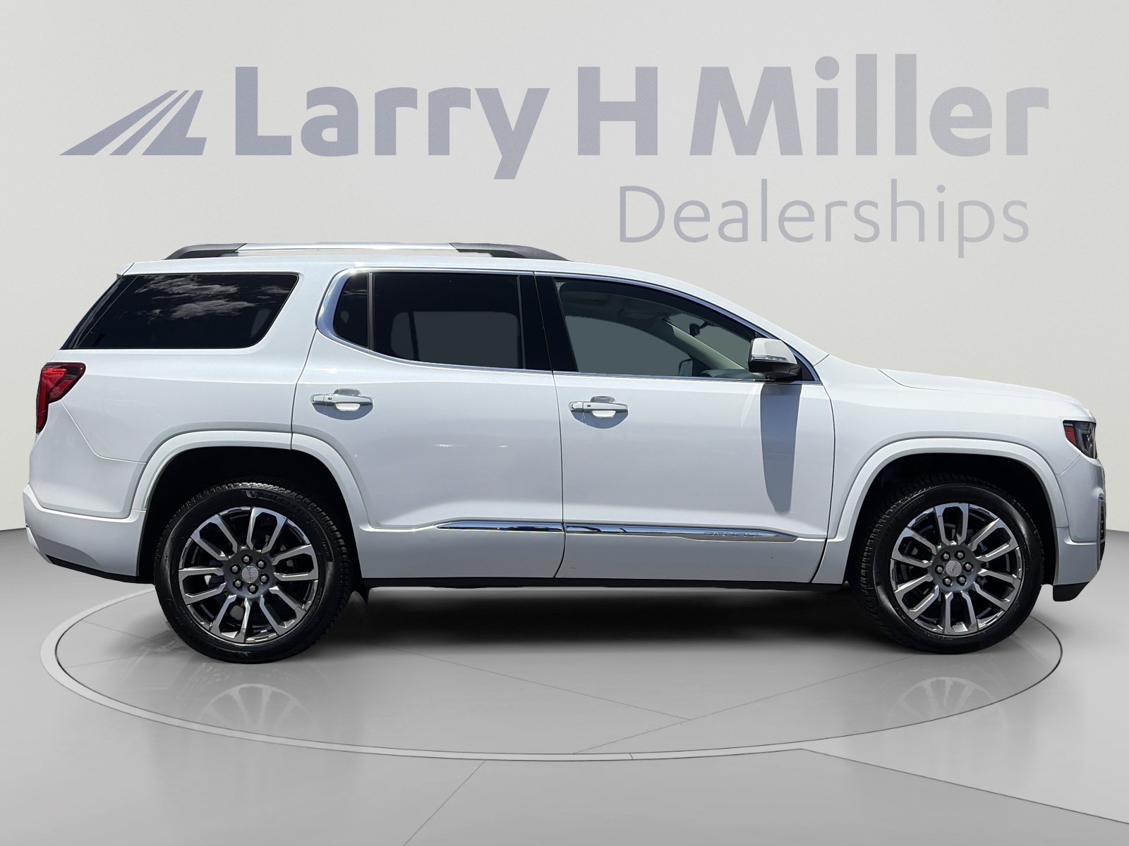 Used 2021 GMC Acadia Denali w/ Denali Ultimate Package AWD/4WD image 3