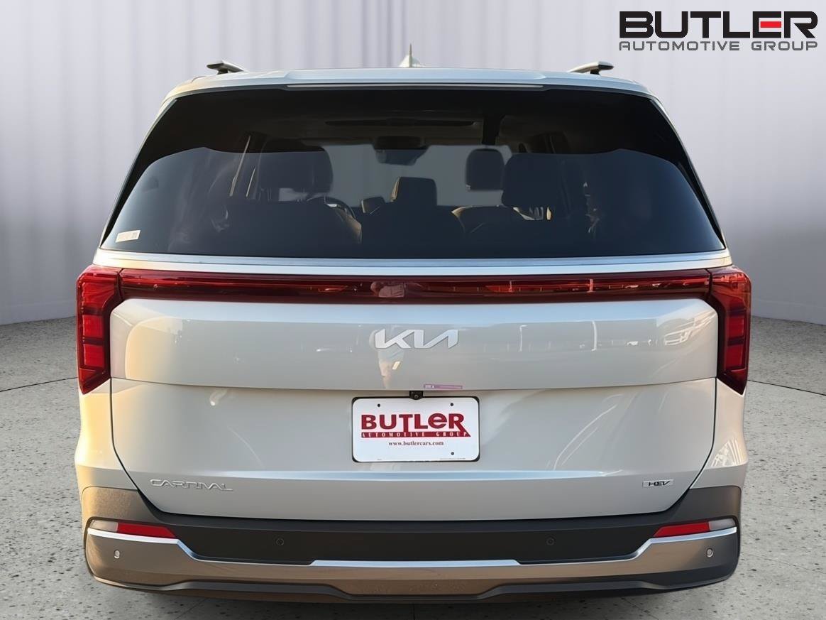 Used 2025 Kia Carnival SX FWD image 5