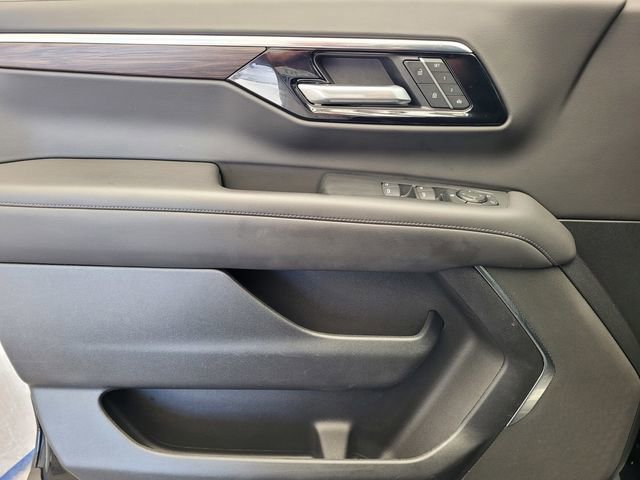 Used 2025 Chevrolet Suburban Z71 image 22