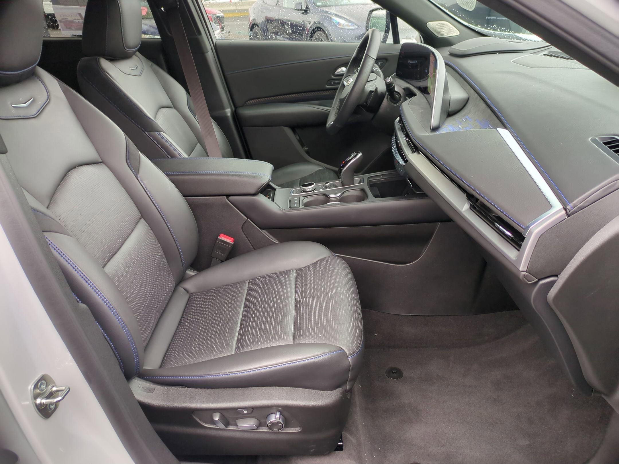 Certified 2025 Cadillac XT4 Sport image 29