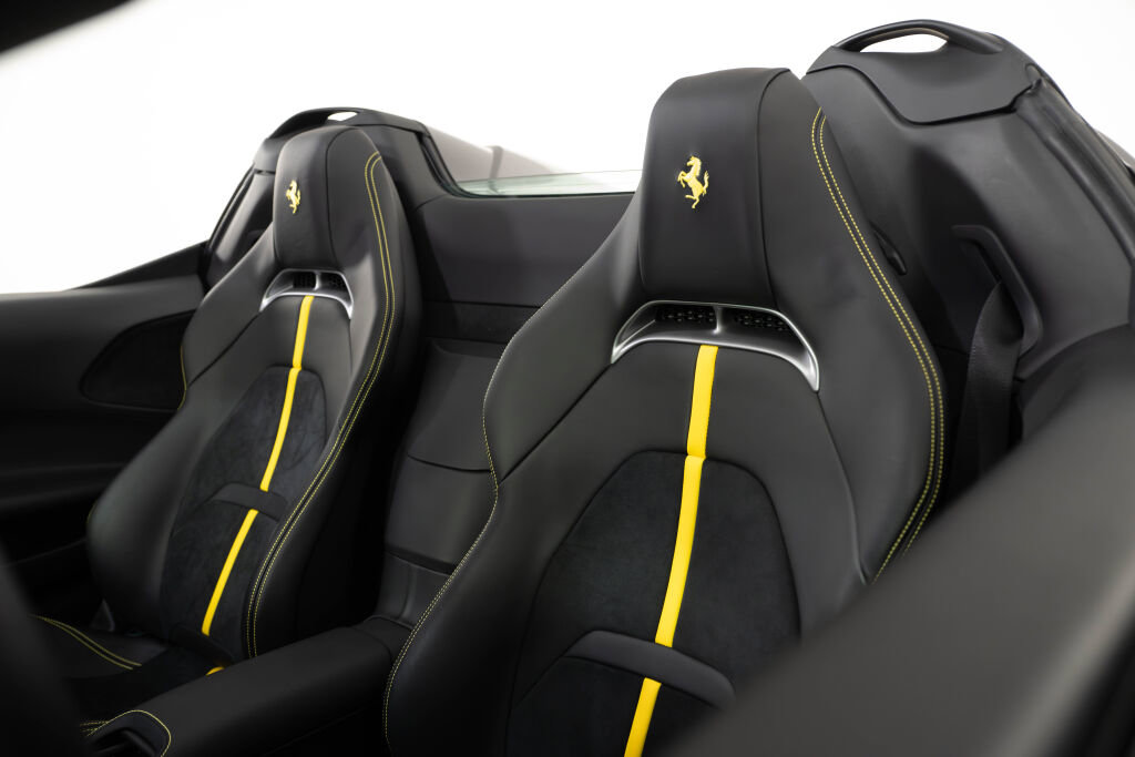 Used 2022 Ferrari SF90 Spider image 18