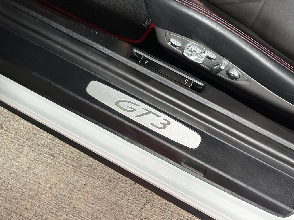 Used 2015 Porsche 911 GT3 RWD image 17