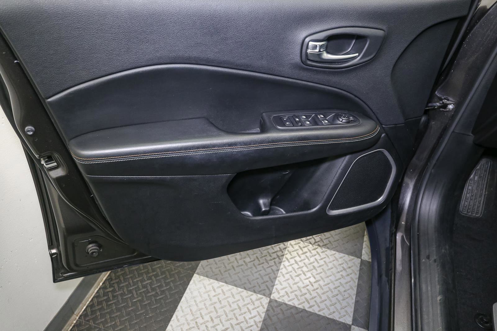 Used 2020 Jeep Compass Latitude w/ Cold Weather Group image 40