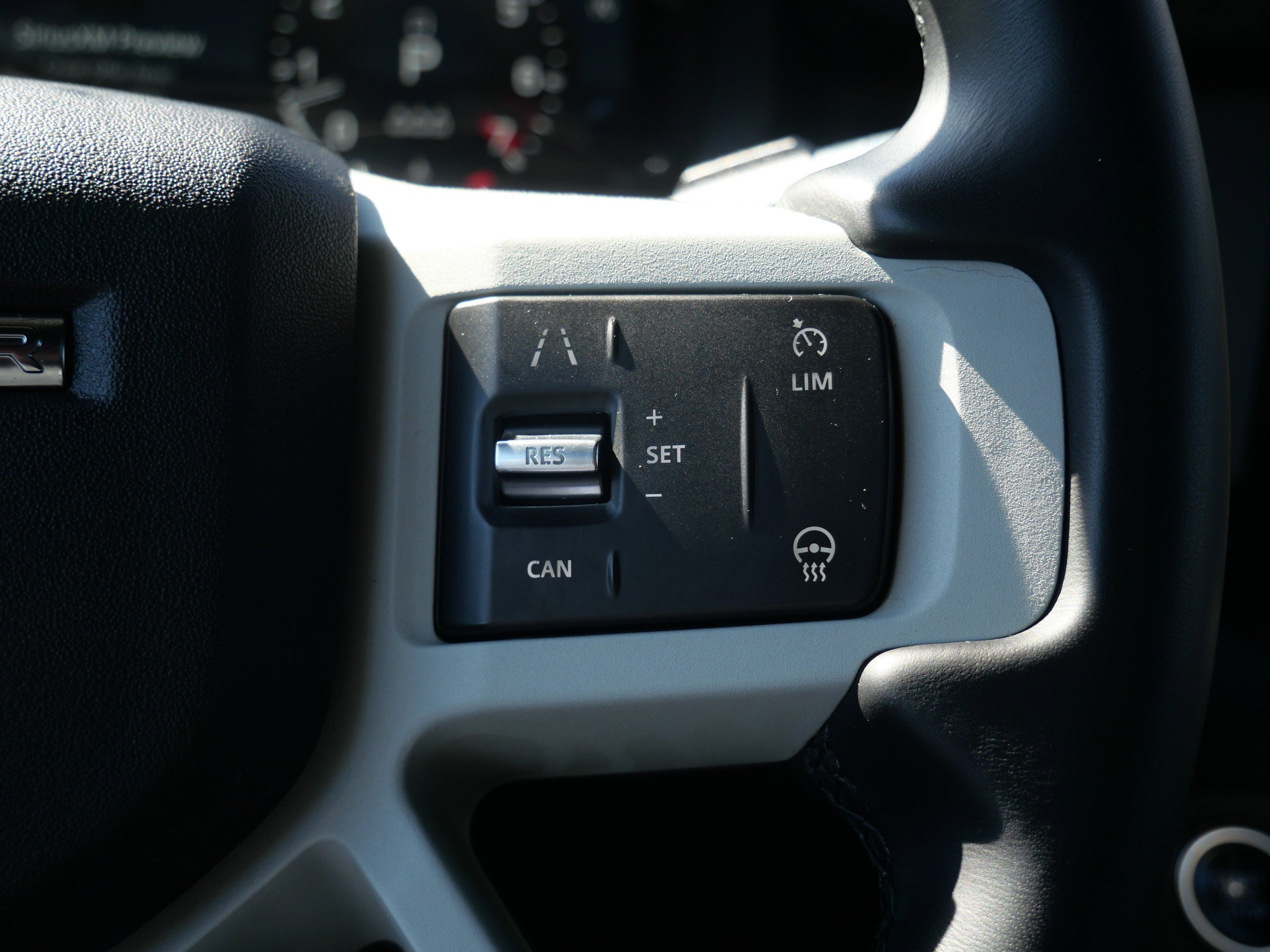 Used 2022 Land Rover Defender 110 X-Dynamic SE AWD/4WD image 24