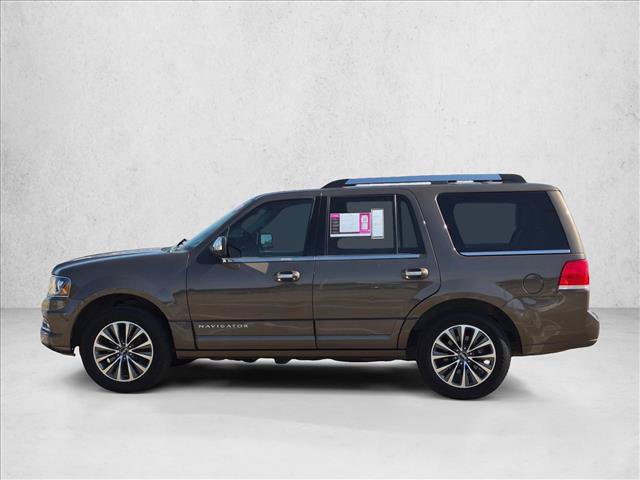 Used 2017 Lincoln Navigator Select RWD image 9