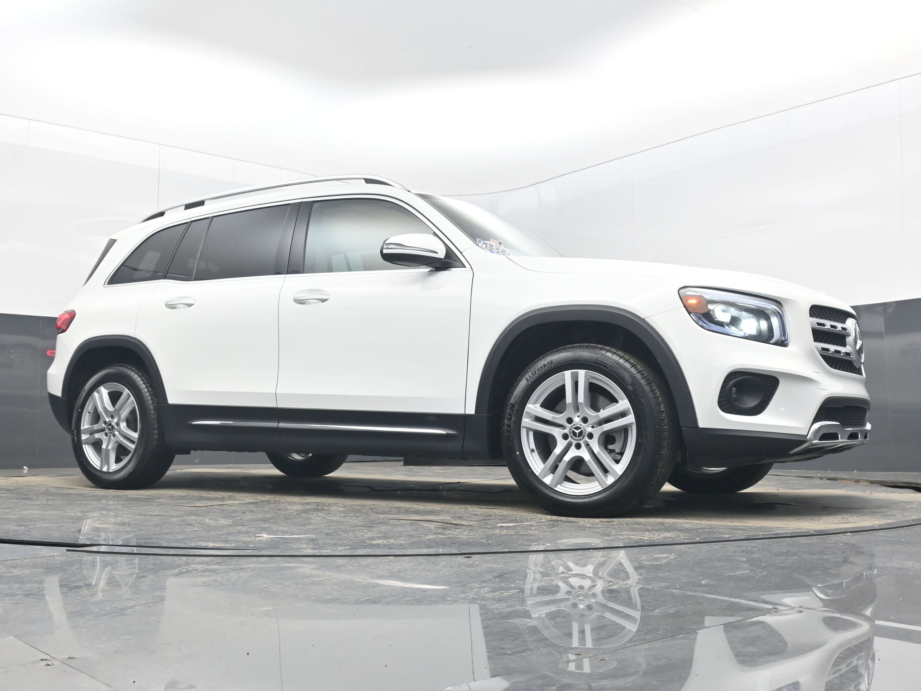 Used 2023 Mercedes-Benz GLB 250 4MATIC w/ Premium Package image 23