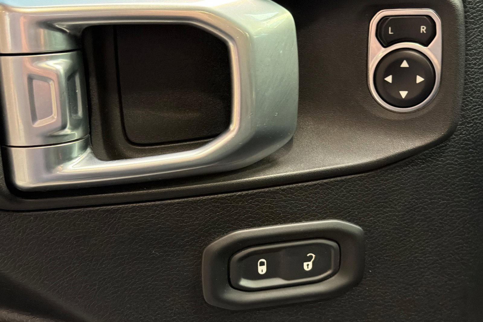 Used 2021 Jeep Wrangler Unlimited Sport image 14