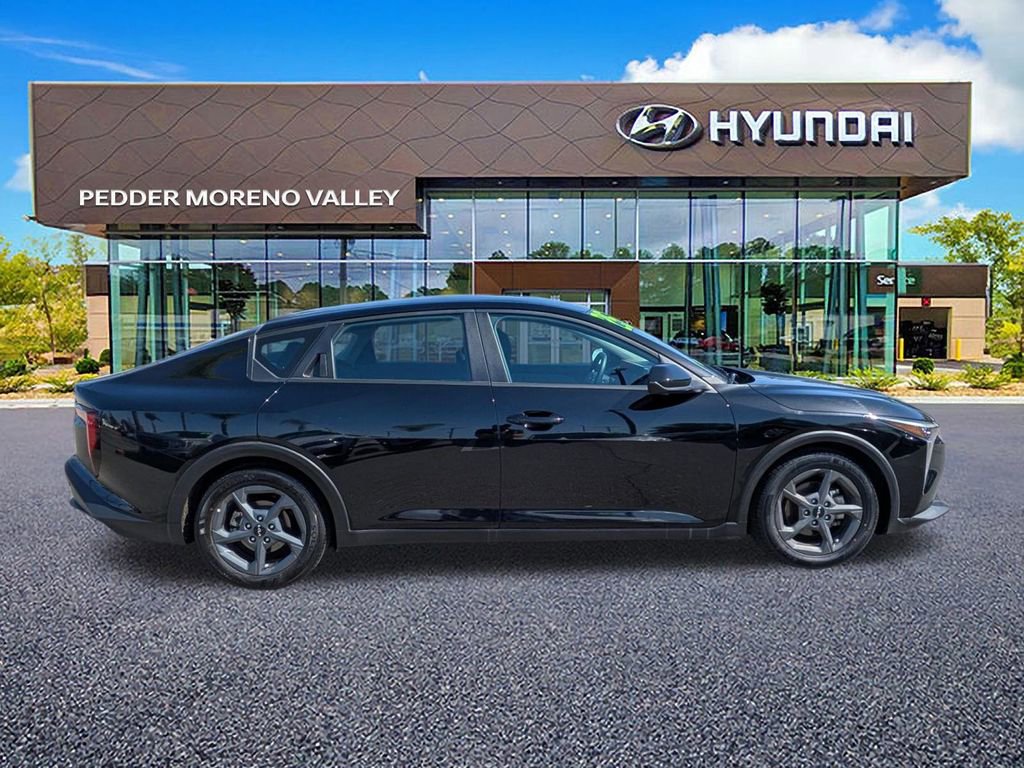 Used 2025 Kia K4 FWD image 2