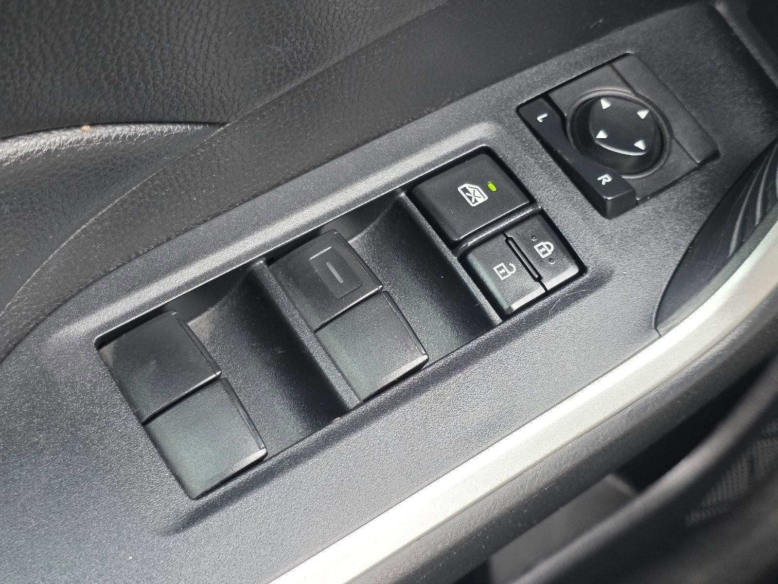 Used 2020 Toyota RAV4 LE AWD/4WD image 9