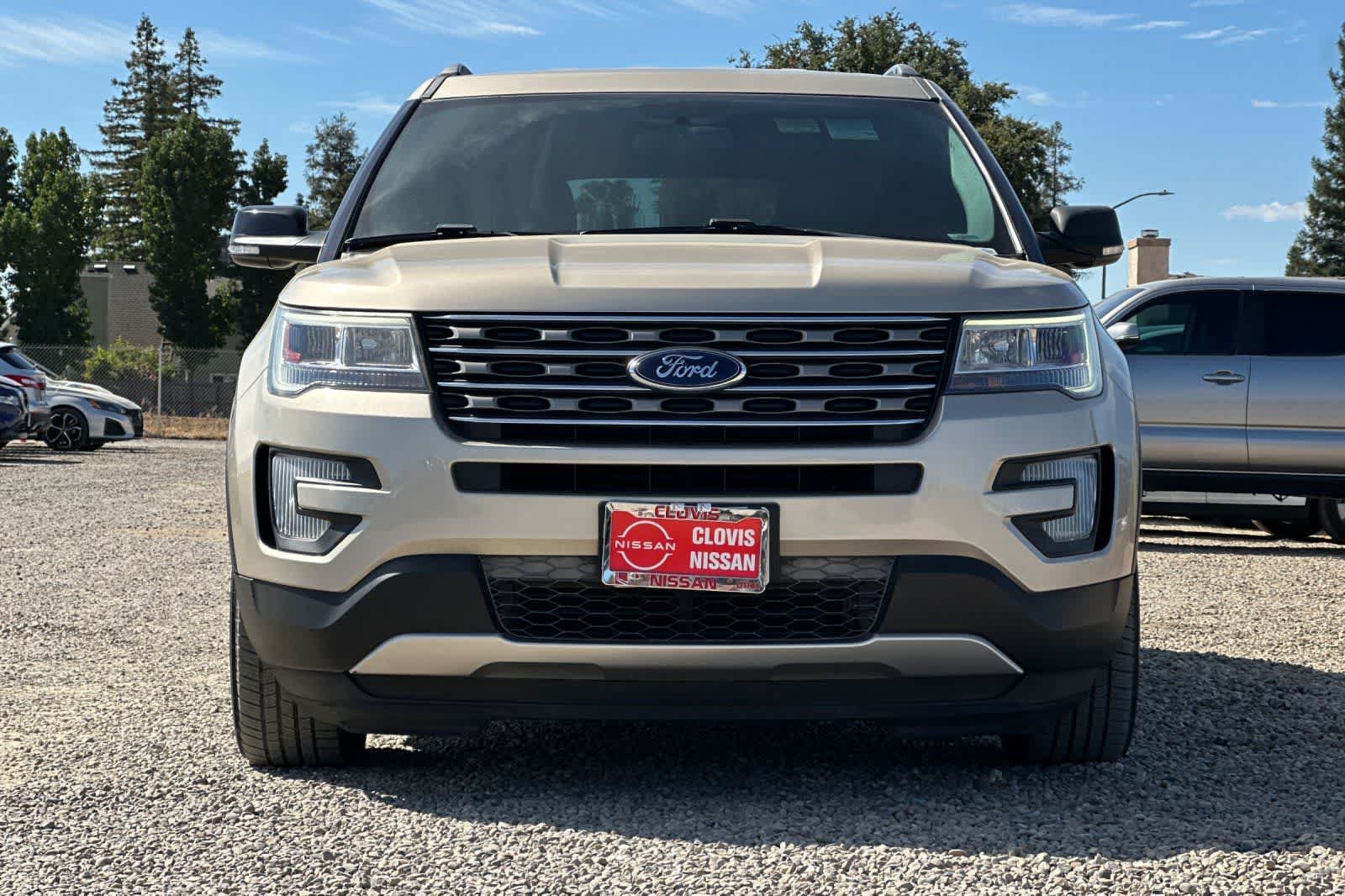 Used 2017 Ford Explorer XLT FWD image 11