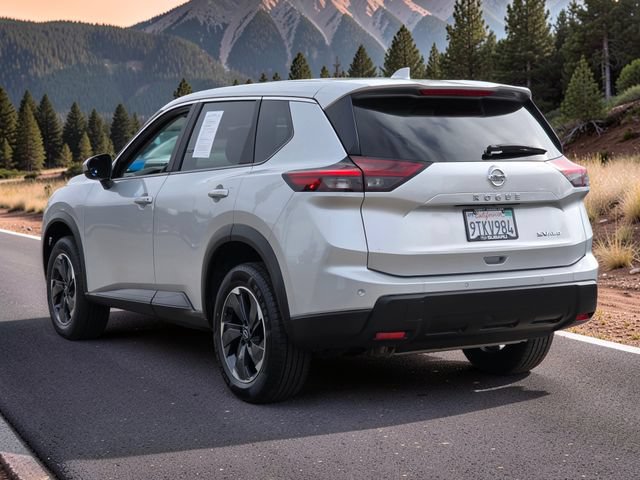 Used 2024 Nissan Rogue SV AWD/4WD image 5
