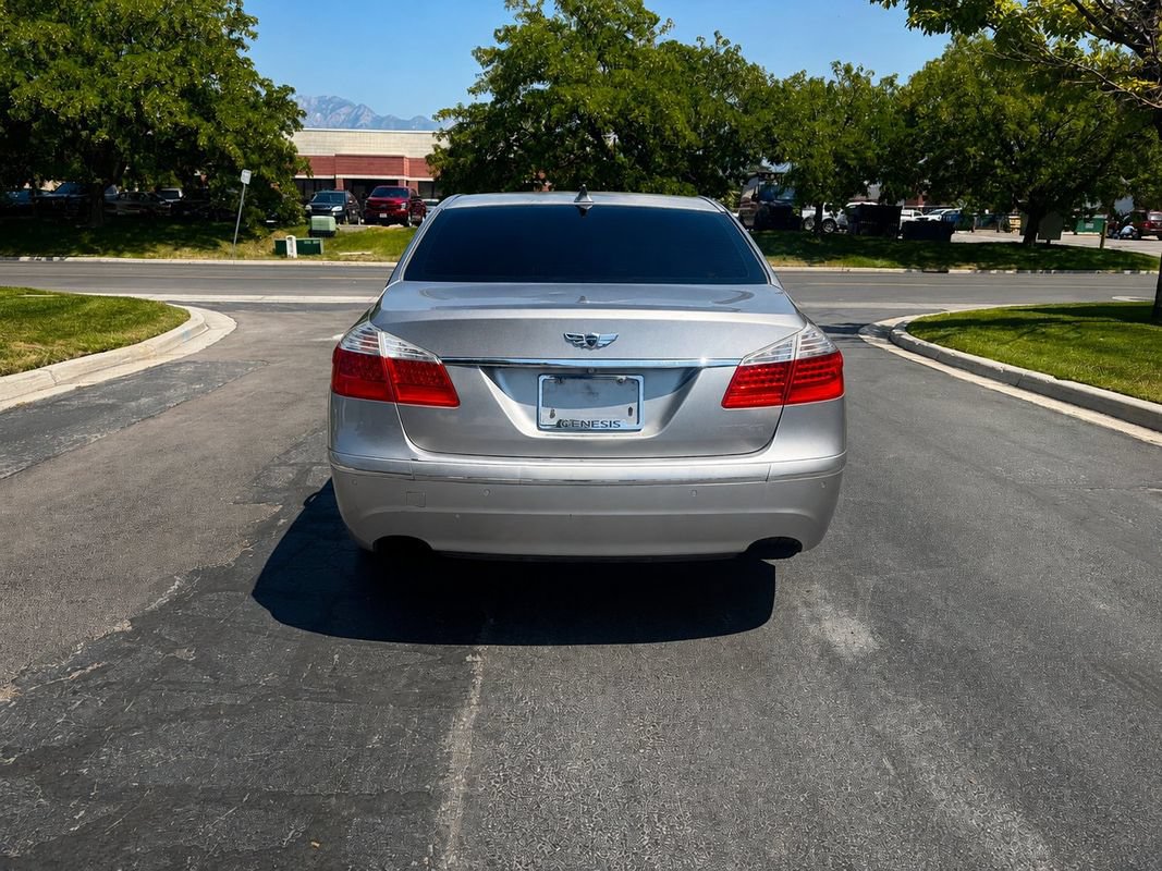 Used 2009 Hyundai Genesis 4.6 w/ Technology Pkg 5 RWD image 4