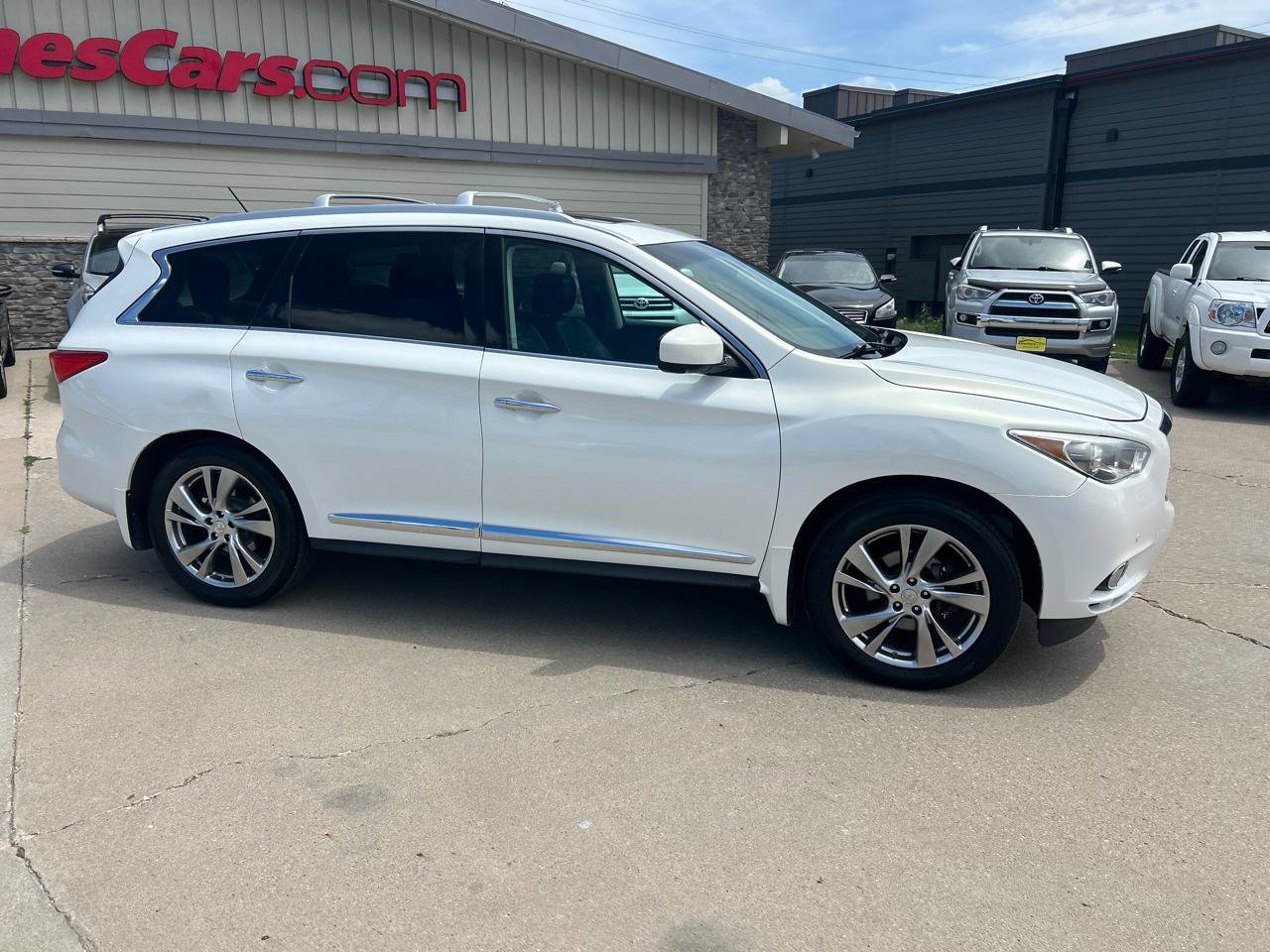 Used 2013 INFINITI JX35 AWD w/ Premium Pkg image 2