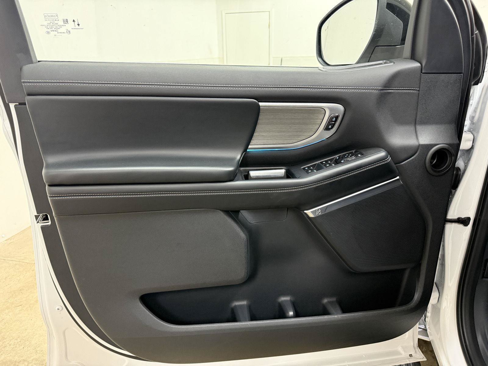Used 2025 Ford Expedition Max Platinum AWD/4WD image 11