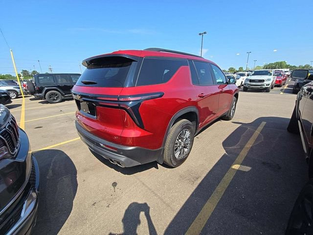 Used 2024 Chevrolet Traverse LT AWD/4WD image 7