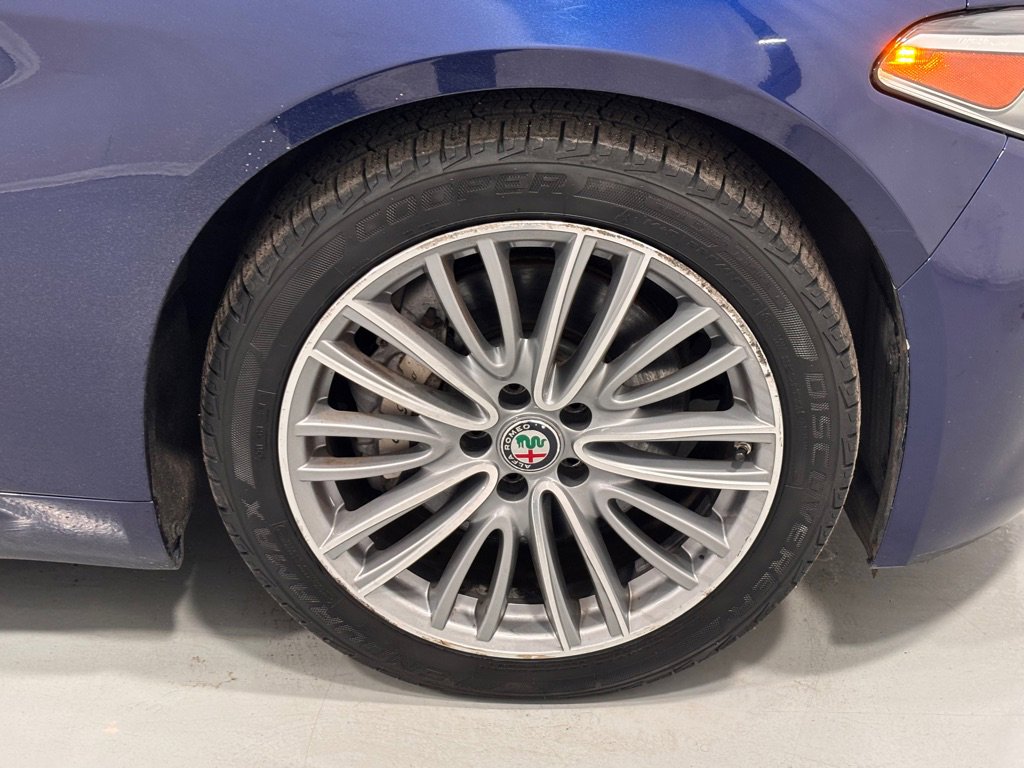 Used 2017 Alfa Romeo Giulia Ti w/ Lusso Package image 32