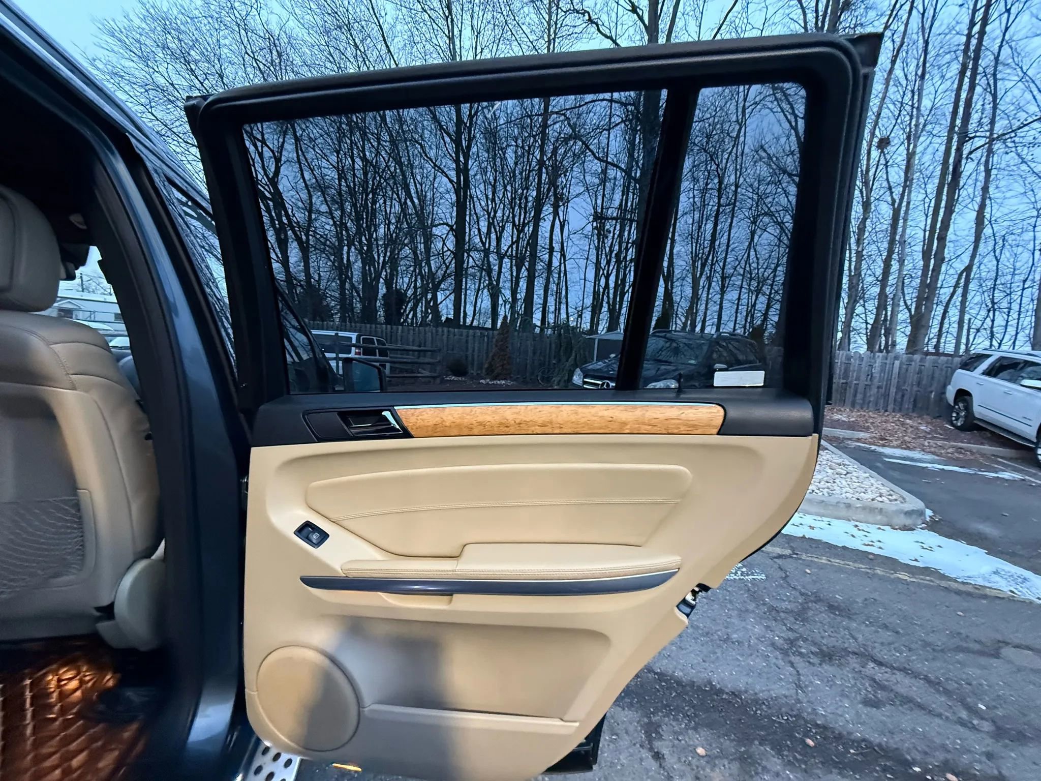 Used 2012 Mercedes-Benz GL 550 GL 550 4MATIC Sport Utility 4D image 23