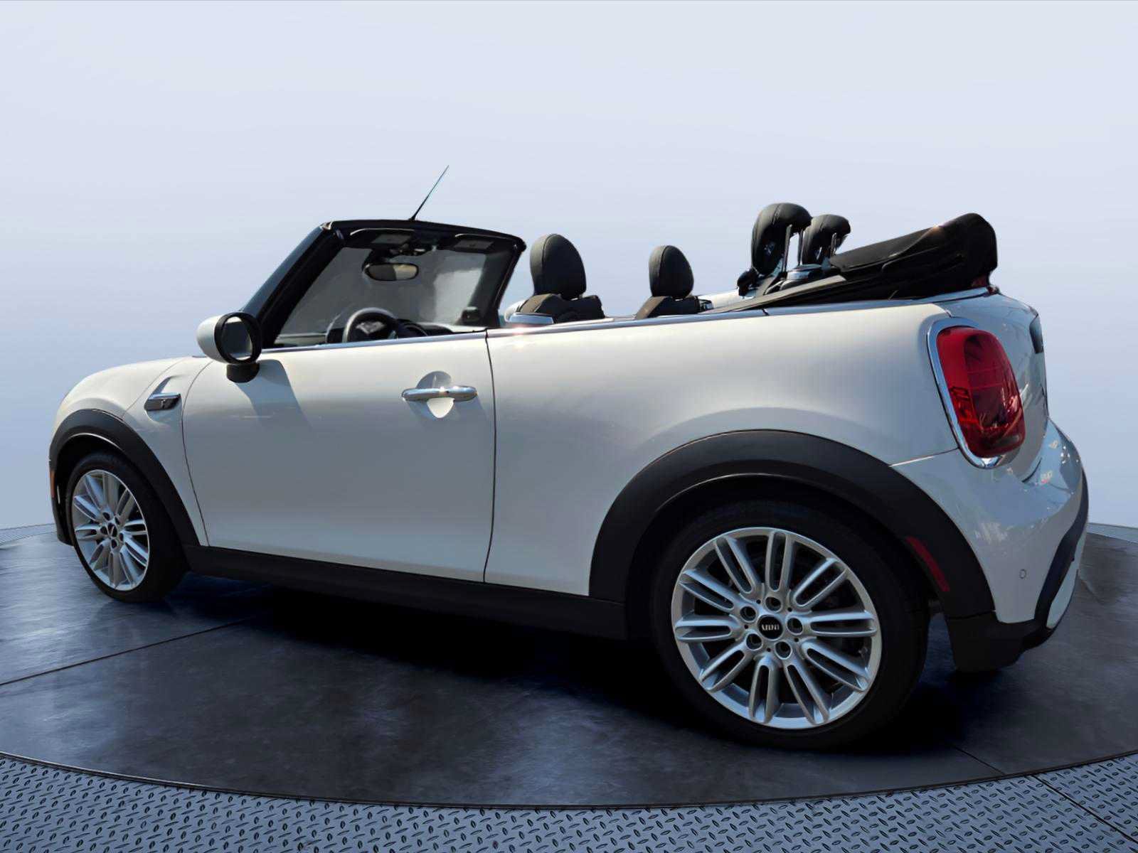 Used 2024 MINI Cooper S FWD image 4