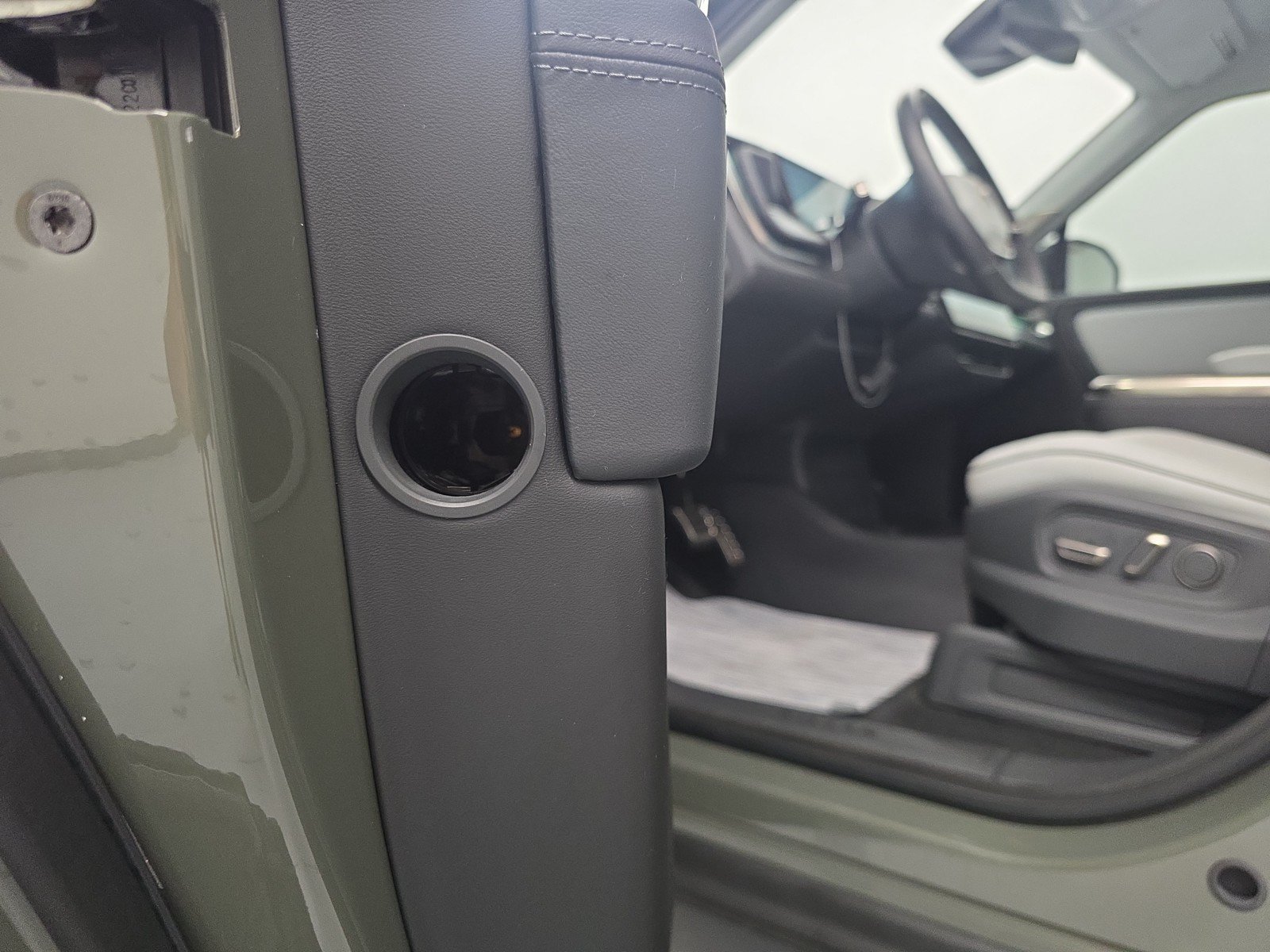 Used 2023 Rivian R1S Launch Edition AWD/4WD image 32