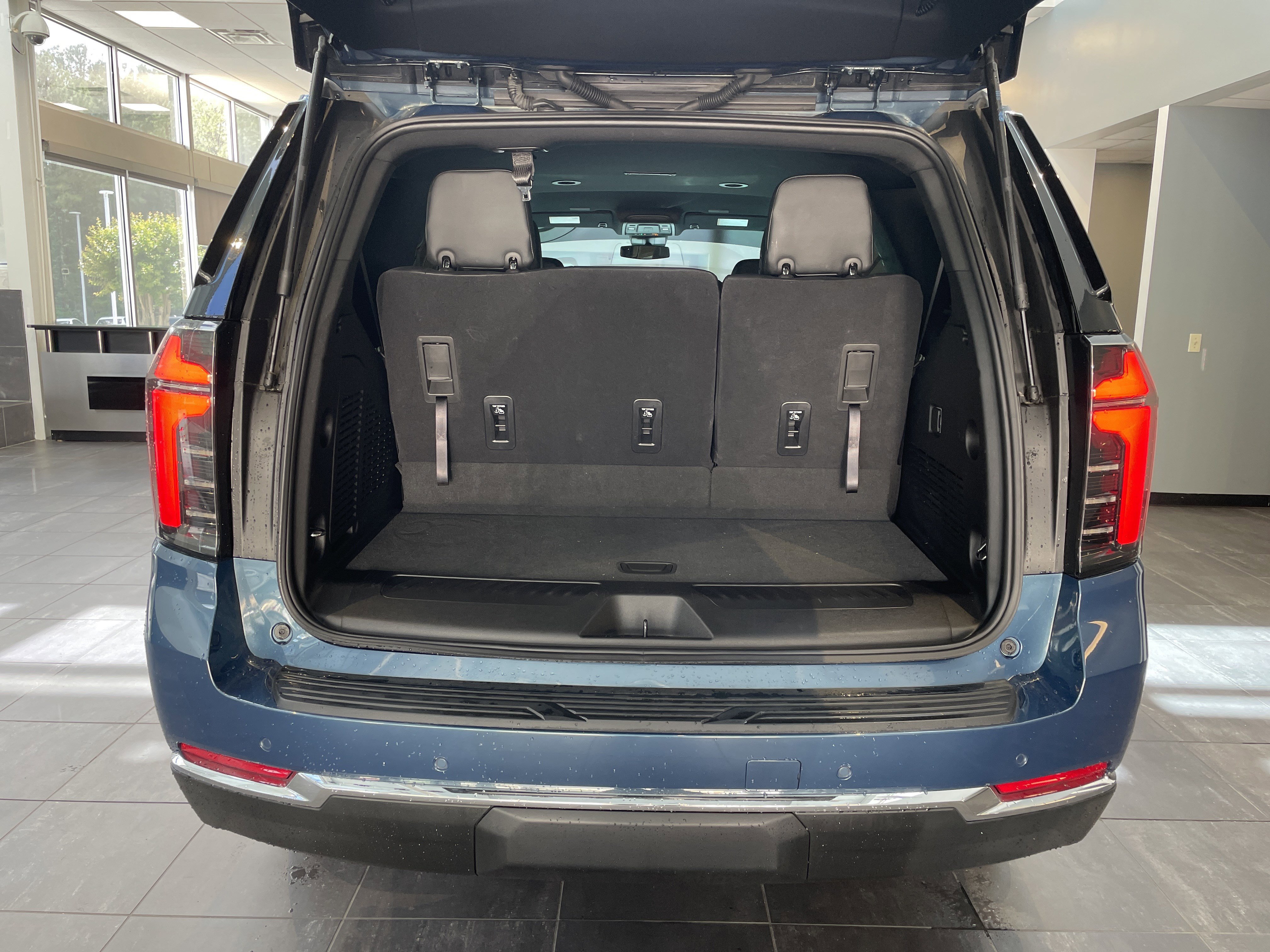 Used 2025 Chevrolet Tahoe LS w/ LPO, Dark Essentials Package RWD image 37