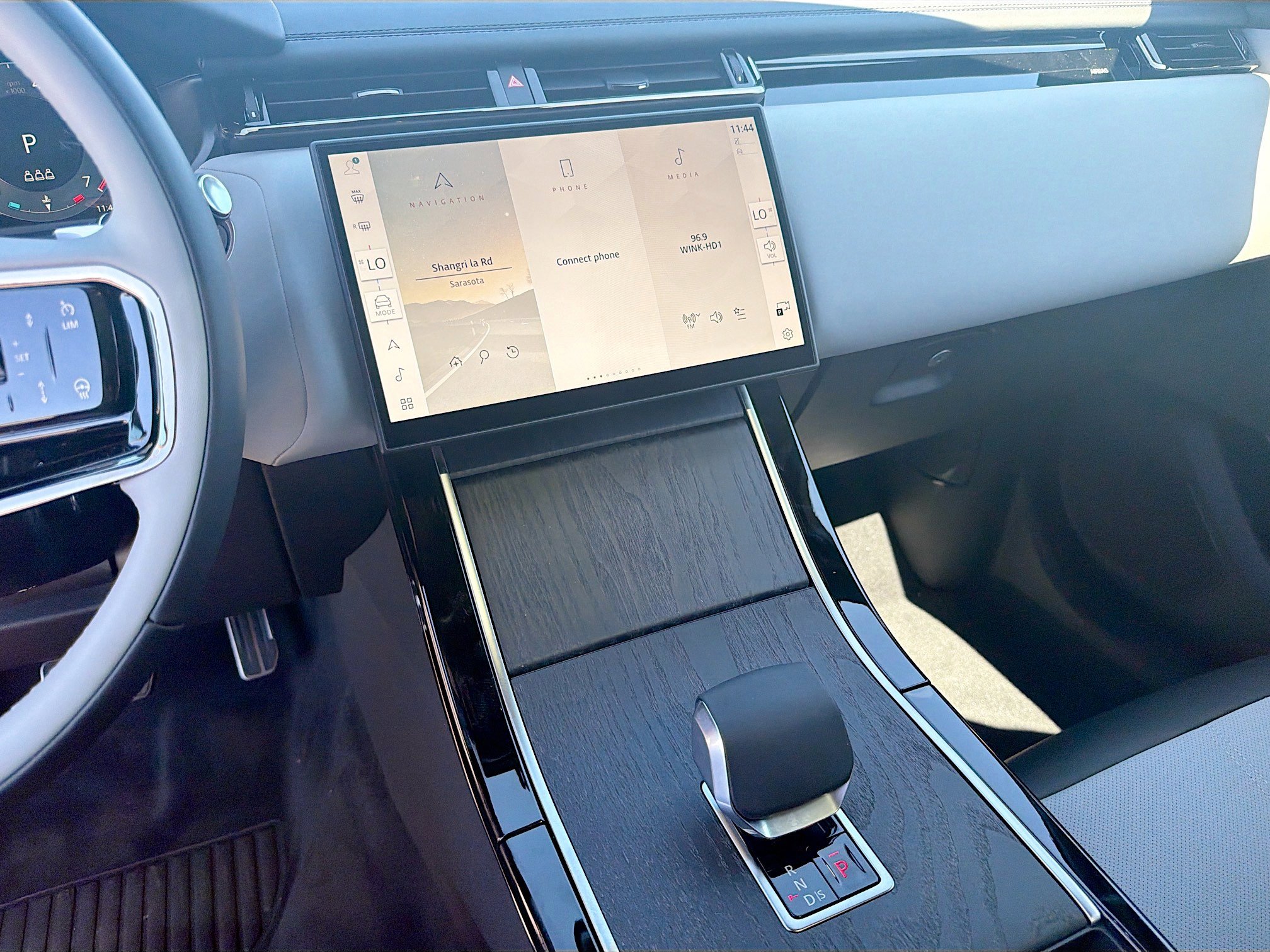 New 2026 Land Rover Range Rover Velar Dynamic SE image 27