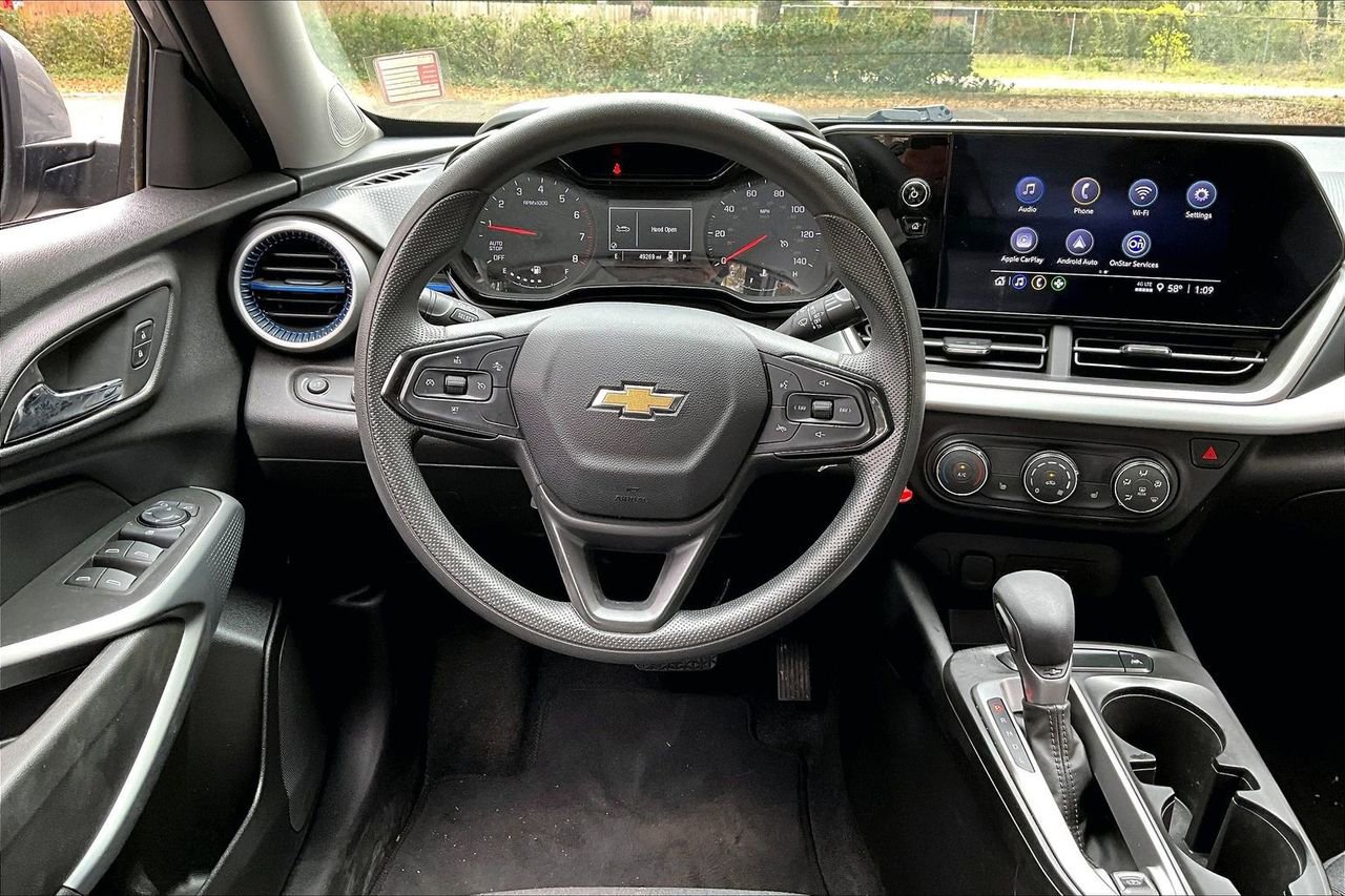 Used 2024 Chevrolet Trax LS w/ LS Convenience Package FWD image 8