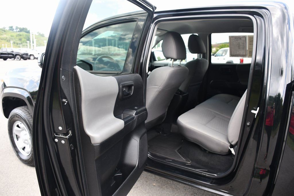 Used 2022 Toyota Tacoma SR image 9