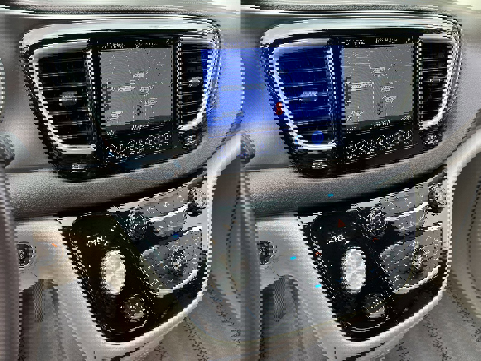 Used 2017 Chrysler Pacifica Touring-L w/ Tire & Wheel Group image 22