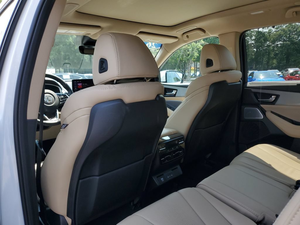 Certified 2026 Acura MDX w/ Technology Package FWD image 12