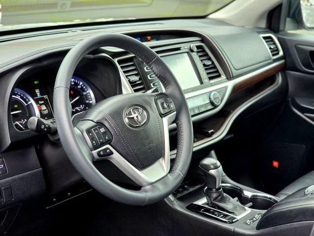 Used 2016 Toyota Highlander Limited Platinum image 11