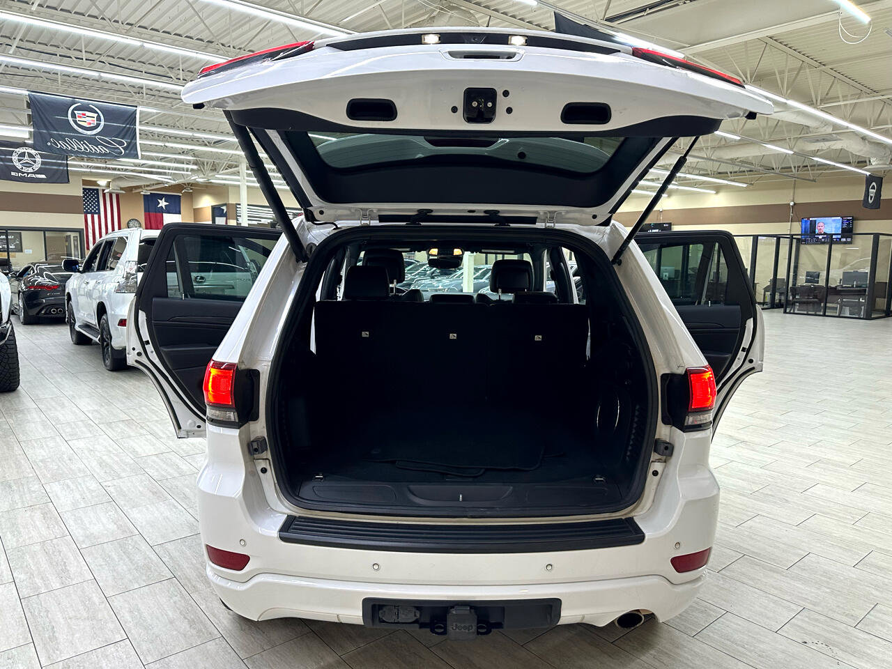 Used 2022 Jeep Grand Cherokee Laredo X image 12