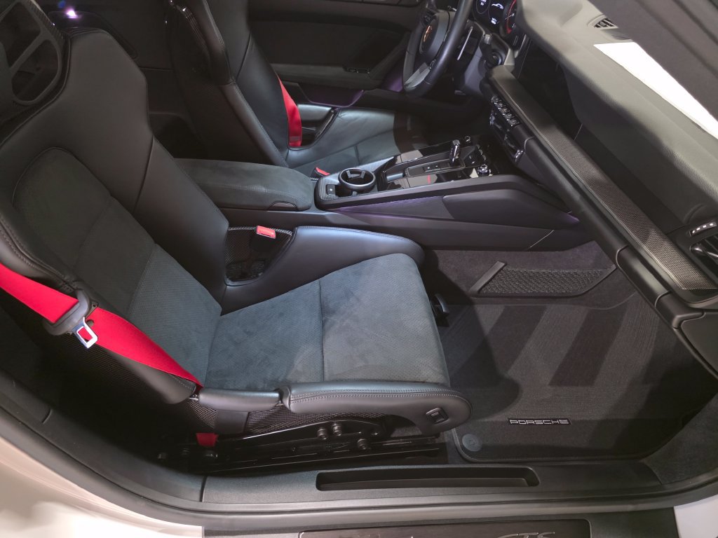 Certified 2023 Porsche 911 Carrera GTS RWD image 18
