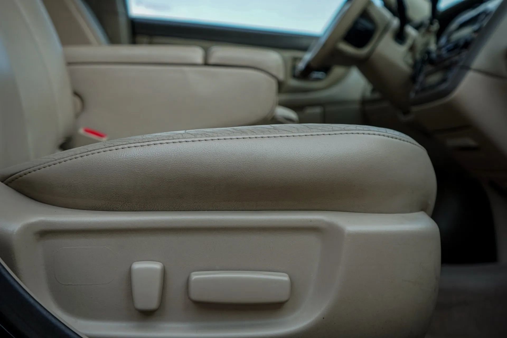 Used 2004 Toyota Avalon XLS image 35