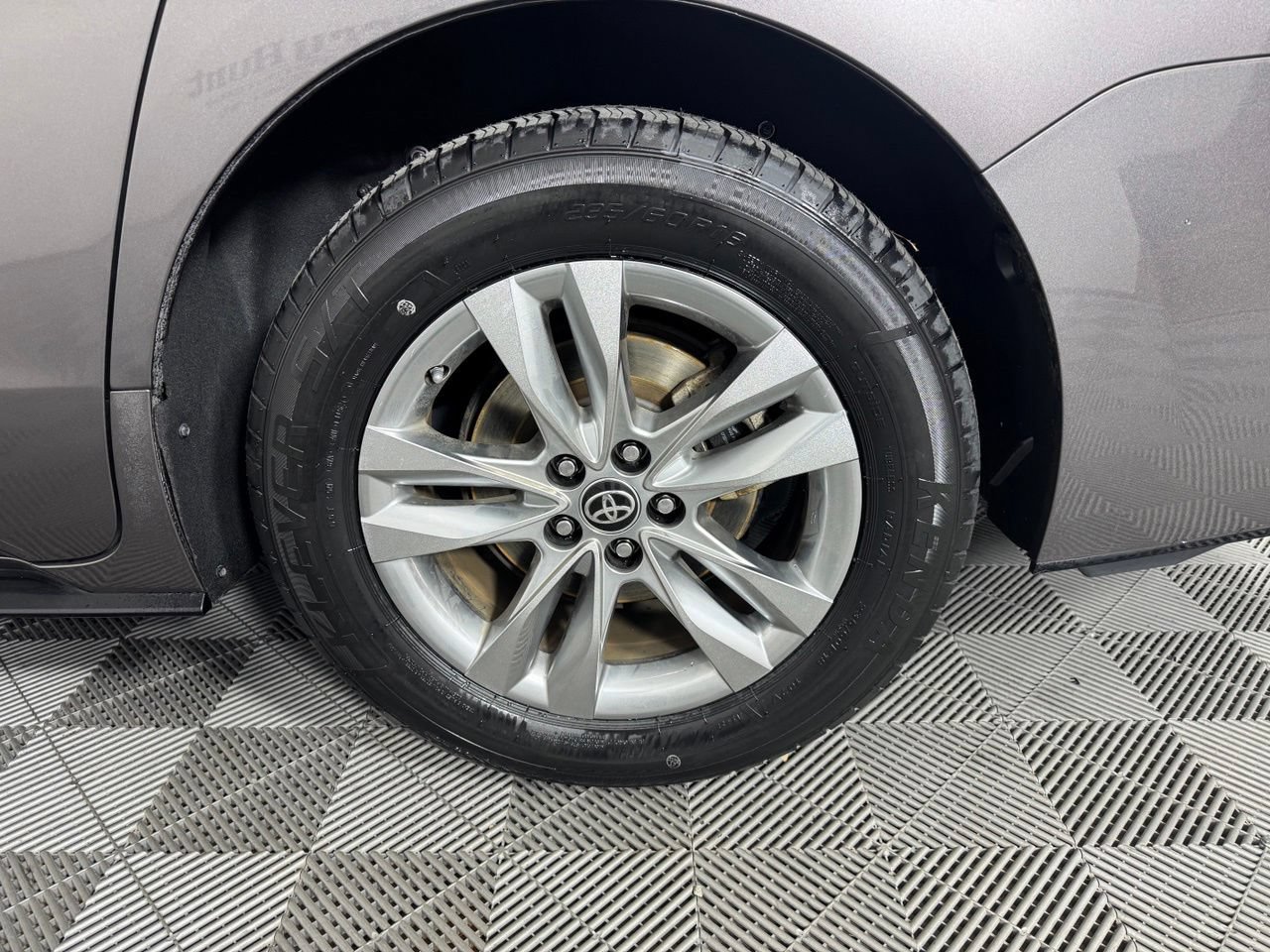 Used 2021 Toyota Sienna Limited FWD image 40