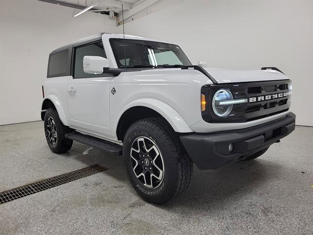 Used 2023 Ford Bronco Outer Banks image 2