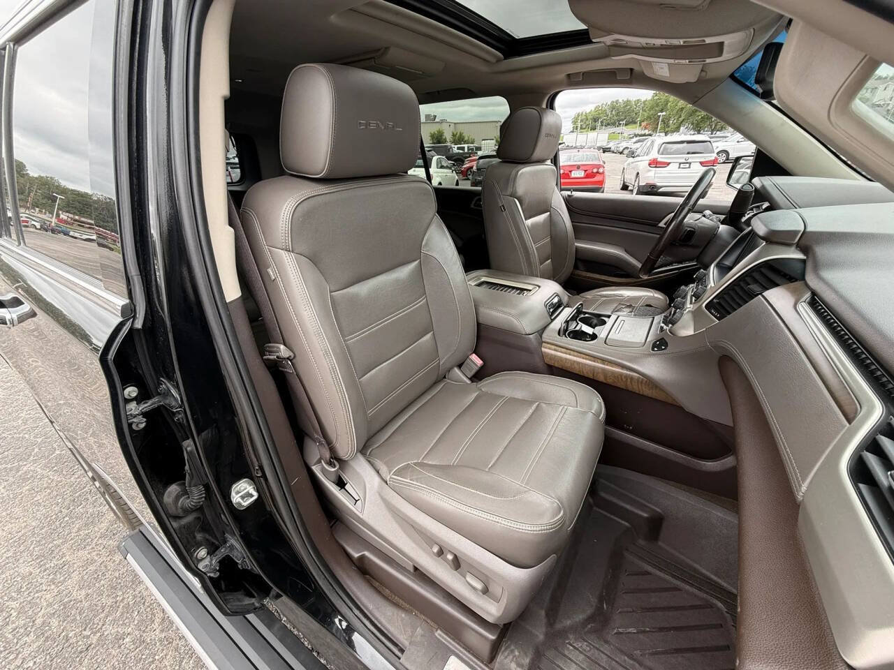 Used 2018 GMC Yukon Denali w/ Denali Ultimate Package AWD/4WD image 21