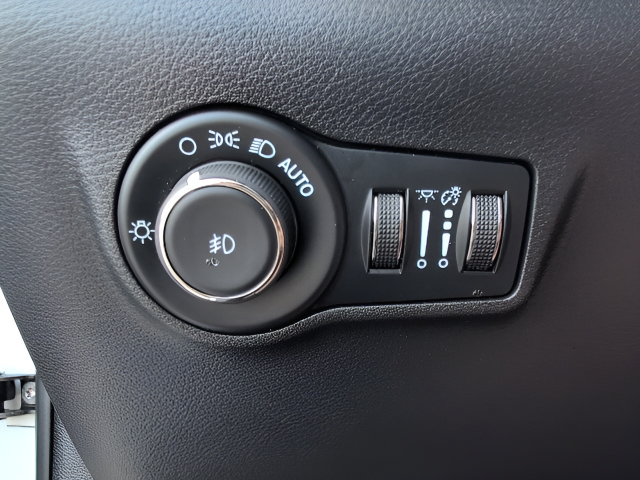 Used 2024 Jeep Compass Latitude AWD/4WD image 18