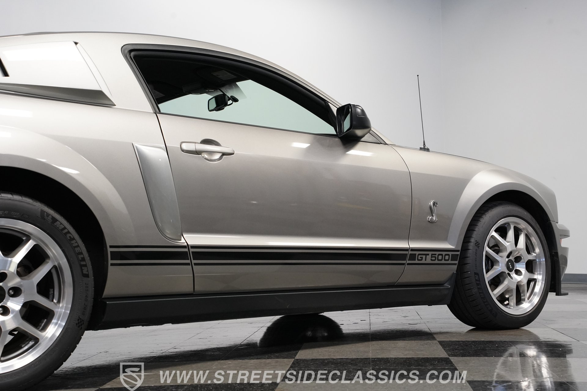 Used 2009 Ford Mustang Shelby GT500 RWD image 29