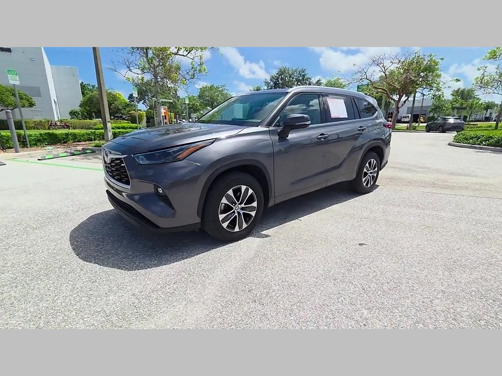Used 2022 Toyota Highlander XLE image 49
