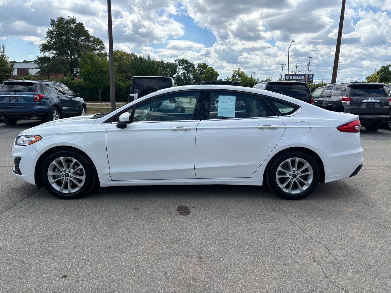 Used 2019 Ford Fusion SE FWD image 6