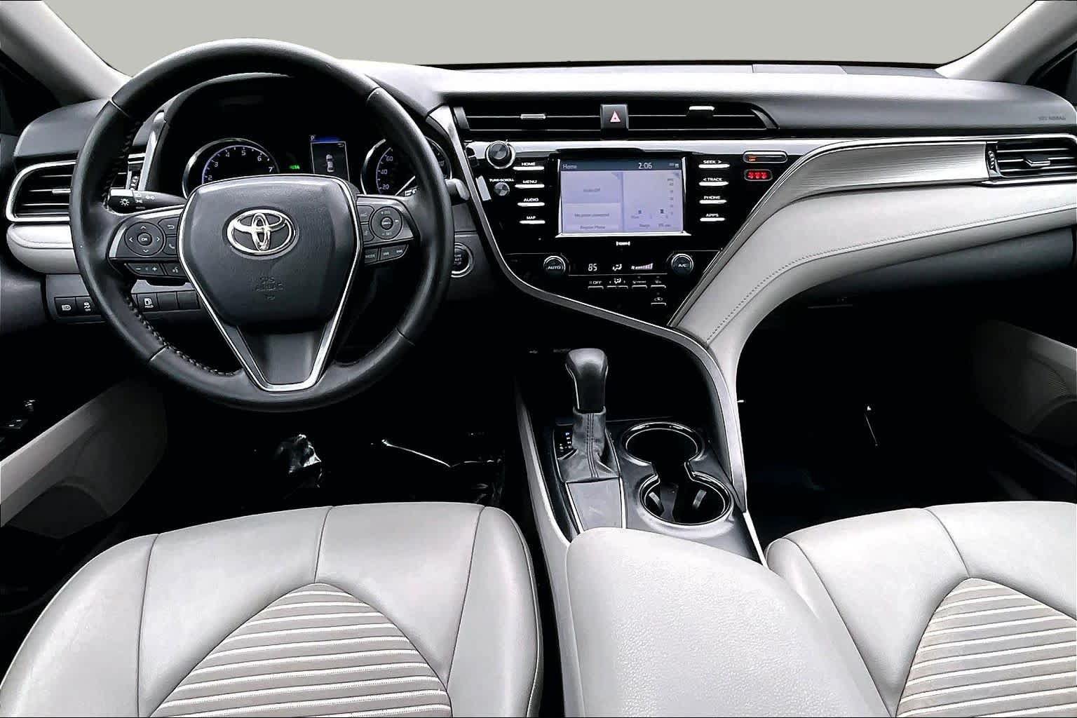 Used 2020 Toyota Camry SE w/ Convenience Package FWD image 16