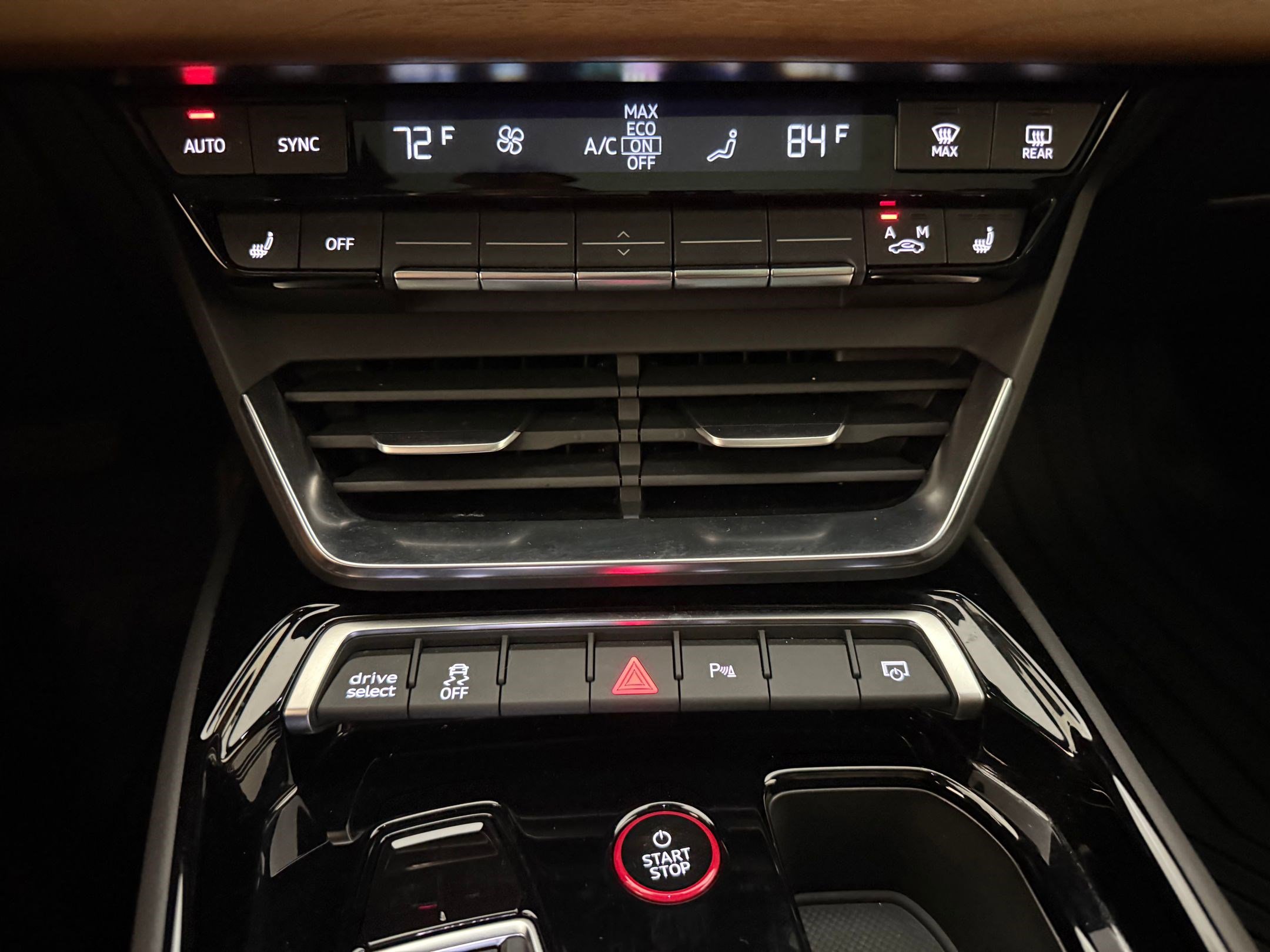 Used 2022 Audi e-tron GT Premium Plus AWD/4WD image 25